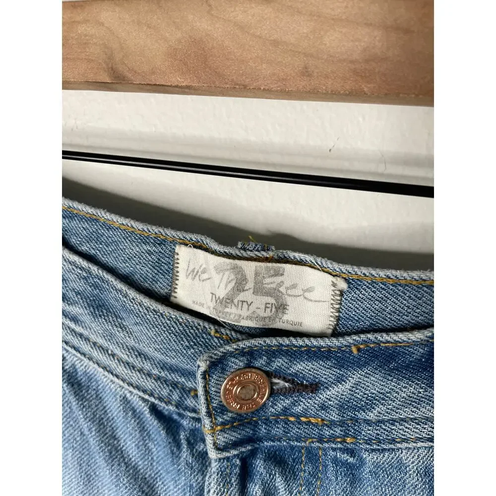 Free People Maggie Cropped Ripped Knee Jeans Size 25 Raw Ankle Distressed Denim